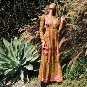 For love and lemons Barcelona Flowy Maxi Dress in Old Gold RARE
